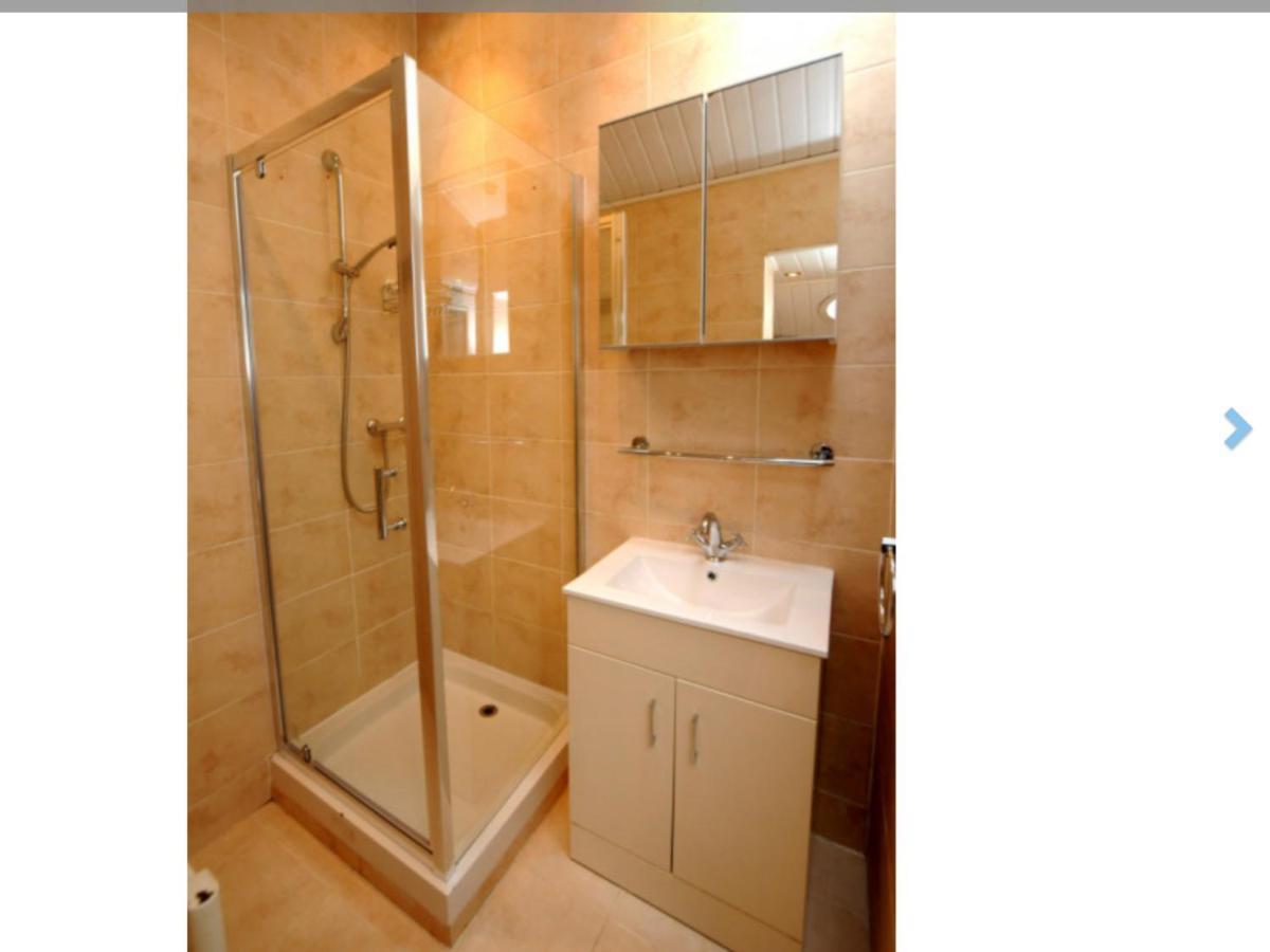Cheerful One Bedroom Cottage With Parking Space. Glasgow Eksteriør billede