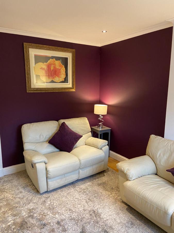 Cheerful One Bedroom Cottage With Parking Space. Glasgow Eksteriør billede